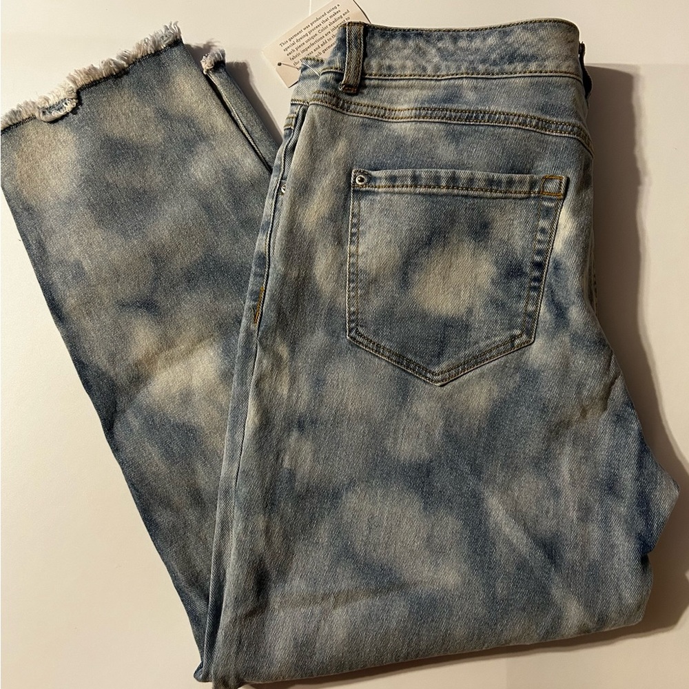 NWTs INC International Concepts Women's Acid Wash Crop Jeans Size 10/30